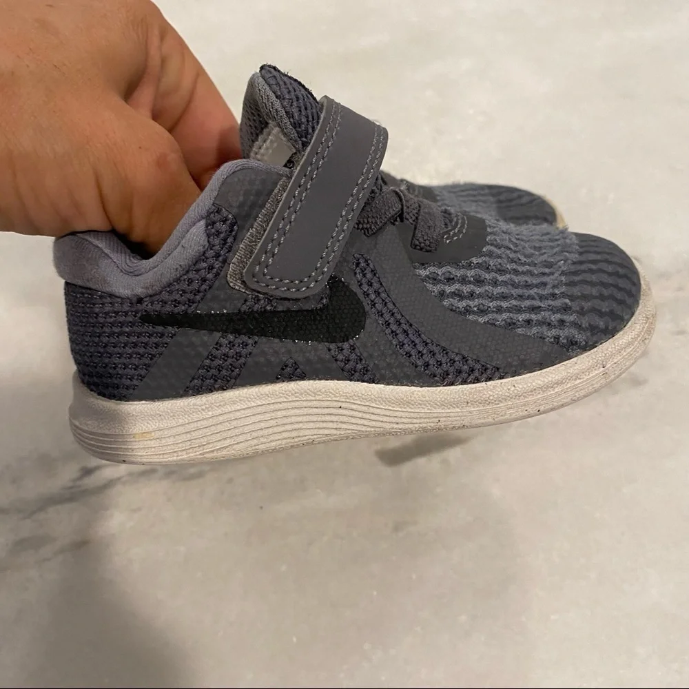 Nike kids revolution